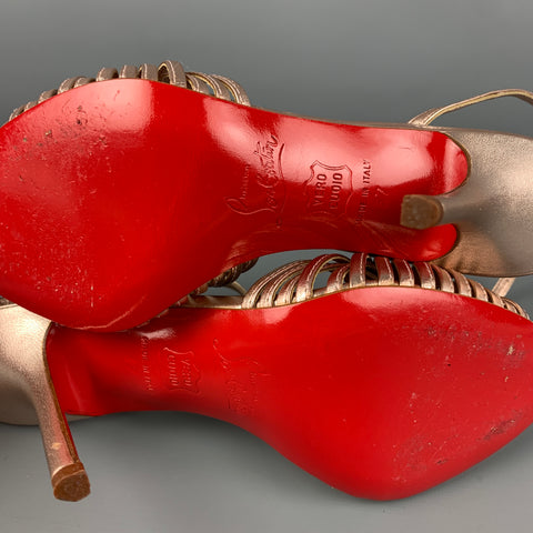 CHRISTIAN LOUBOUTIN Talla 7 Sandalias con tira al tobillo metálica de cuero rosa