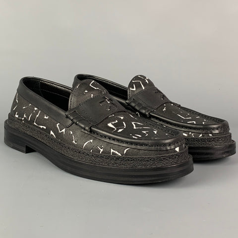 Colección JIMMY CHOO x Eric Haze seleccionada por Poggy Talla 7.5 Mocasines de algodón revestidos en blanco y negro