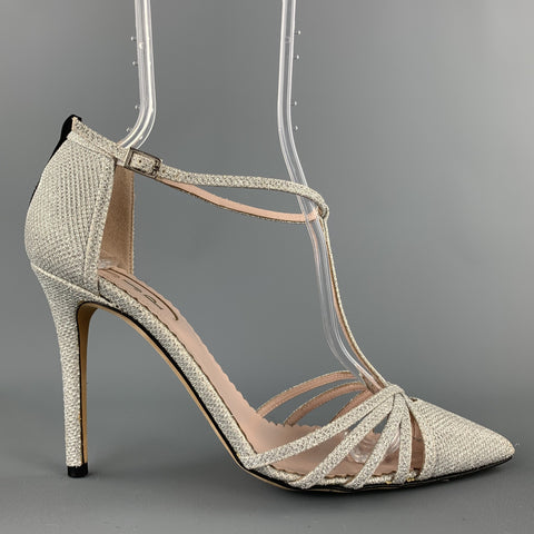 SJP Talla 9 Zapatos de tacón Carrie con correa en T de tela metálica plateada