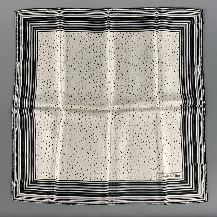 CHRISTIAN DIOR Pochette de costume en soie à pois noirs crème