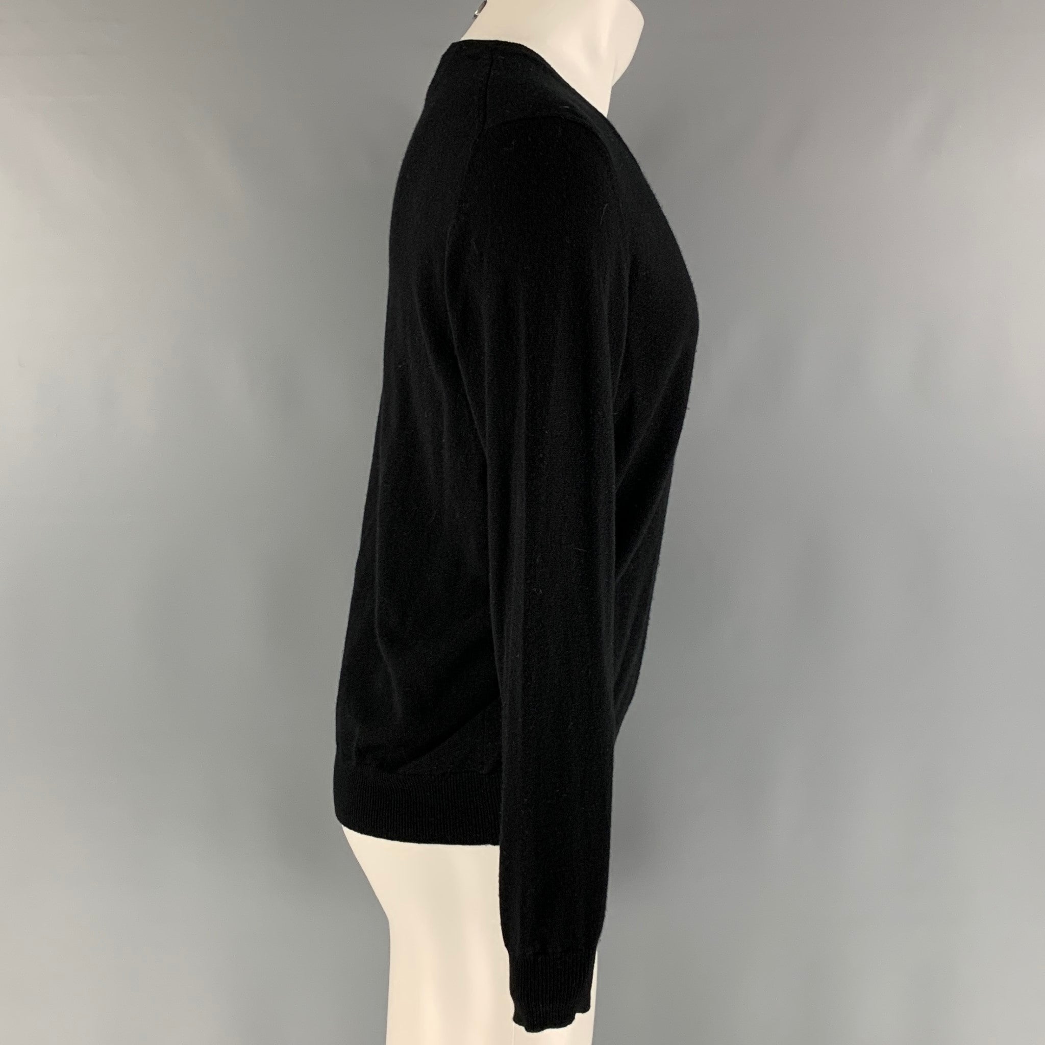 SAKS FIFTH AVENUE Size M Black Cashmere V-Neck Pullover – Sui