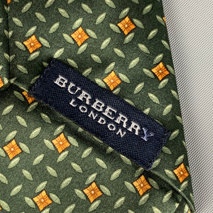 BURBERRY LONDON Cravate en soie jaune vert