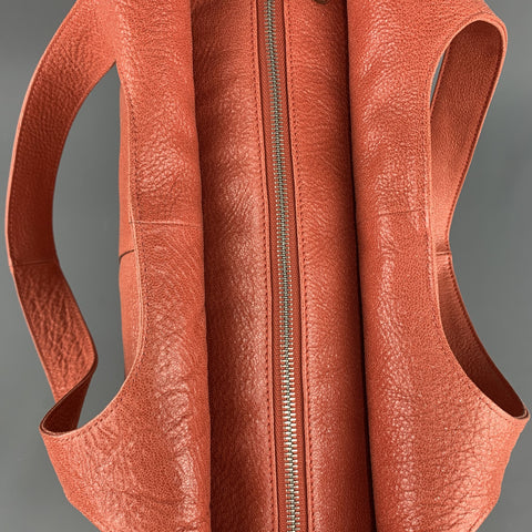 BRUNELLO CUCINELLI Bolso tote de piel esmaltada en color coral y marroquinería