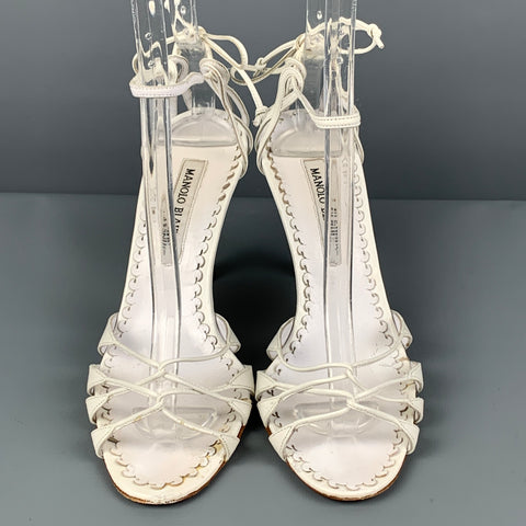 MANOLO BLAHNIK Sandalias con tira al tobillo de cuero blanco talla 7