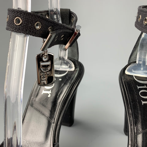 CHRISTIAN DIOR Talla 10 Sandalias con tira al tobillo de lona con ojales negros