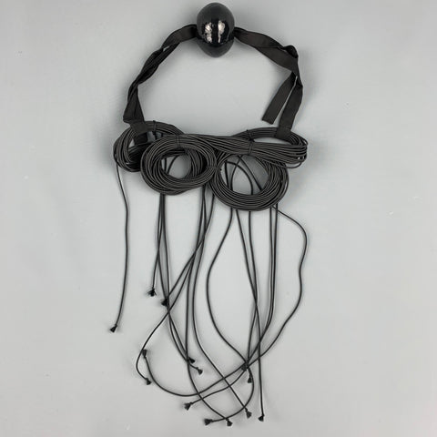 VINTAGE Collier ras du cou en bois avec cordon de soie noire