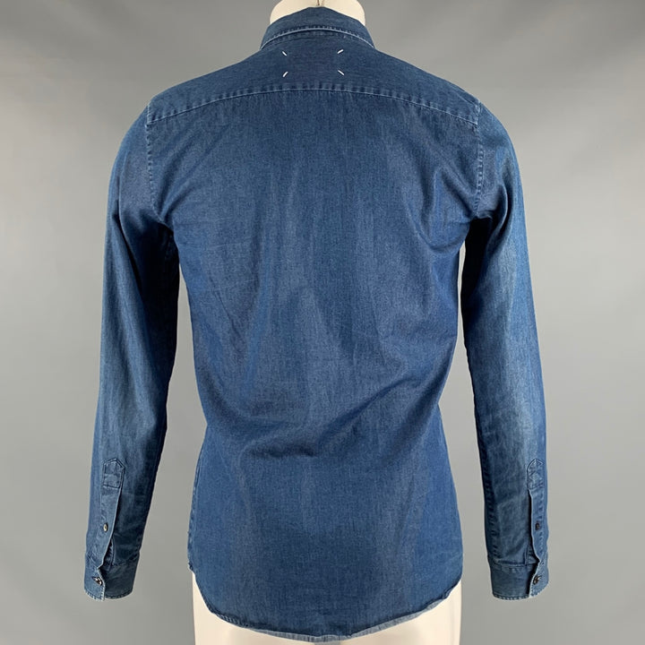 MAISON MARTIN MARGIELA Talla S Camisa de manga larga de algodón cambray azul con un bolsillo