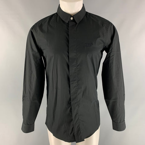 PATRIK ERVELL Talla M Camisa de manga larga con tapeta oculta de algodón liso negro