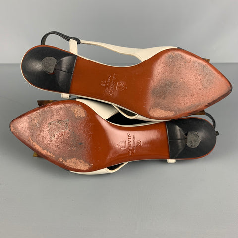 LANVIN Talla 9 Zapatos de tacón de gatito de cuero plateado color crema