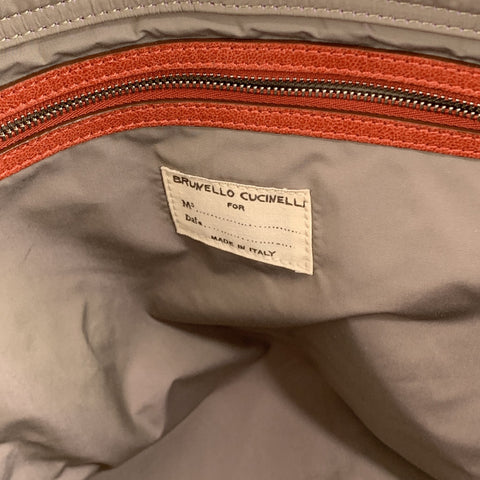 BRUNELLO CUCINELLI Bolso tote de piel esmaltada en color coral y marroquinería