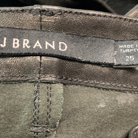 J.BRAND Pantalones casuales ajustados de piel de cordero negra talla 25