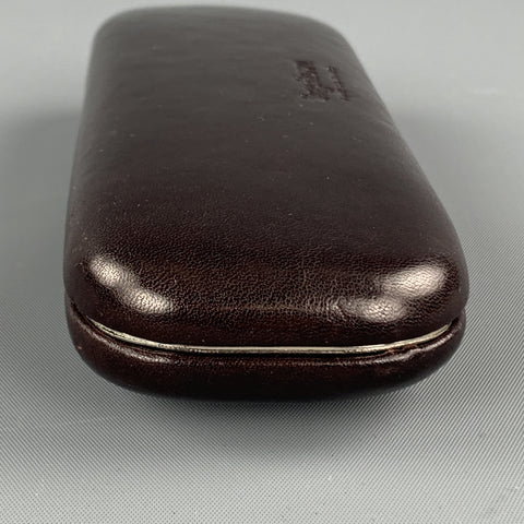 SAGEBROWN Étui à lunettes en cuir marron foncé avec logo en relief