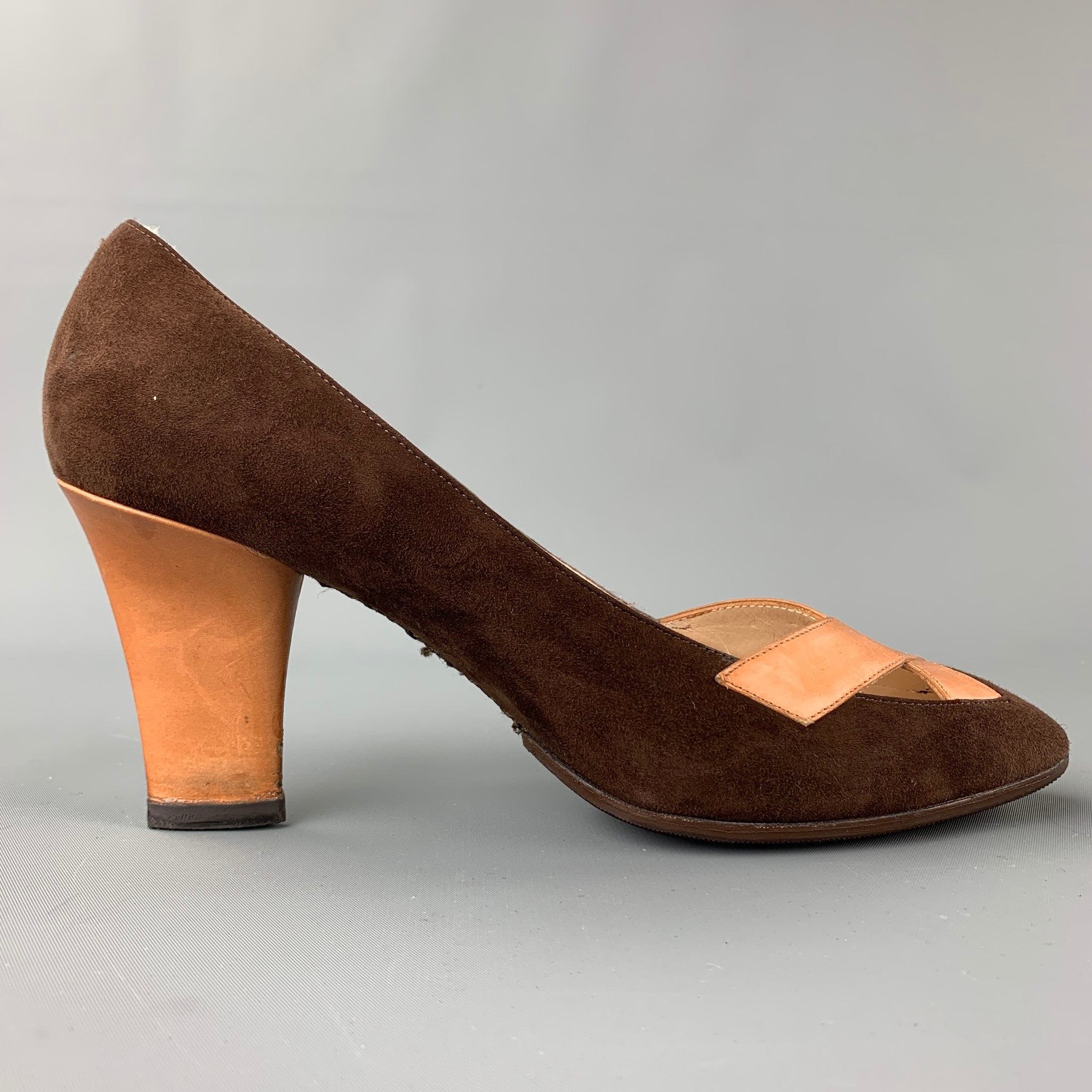 Cognac hot sale suede pumps