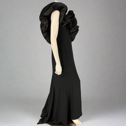 MARCHESA Taille M Robe en laine noire à volants et une épaule
