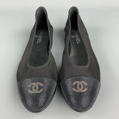 CHANEL Talla 11.5 Bailarinas CC con puntera de malla negra