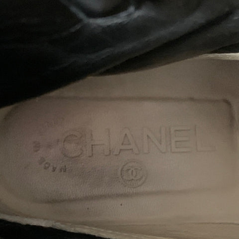 CHANEL Talla 8 Botas sin cordones de materiales mixtos de tweed burdeos negro