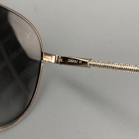 LOUIS VUITTON Silver Grey Metal Aviator Sunglasses