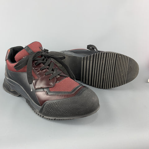 PRADA Talla 8.5 Zapatillas de deporte con cordones gruesos de cuero y malla en negro y burdeos