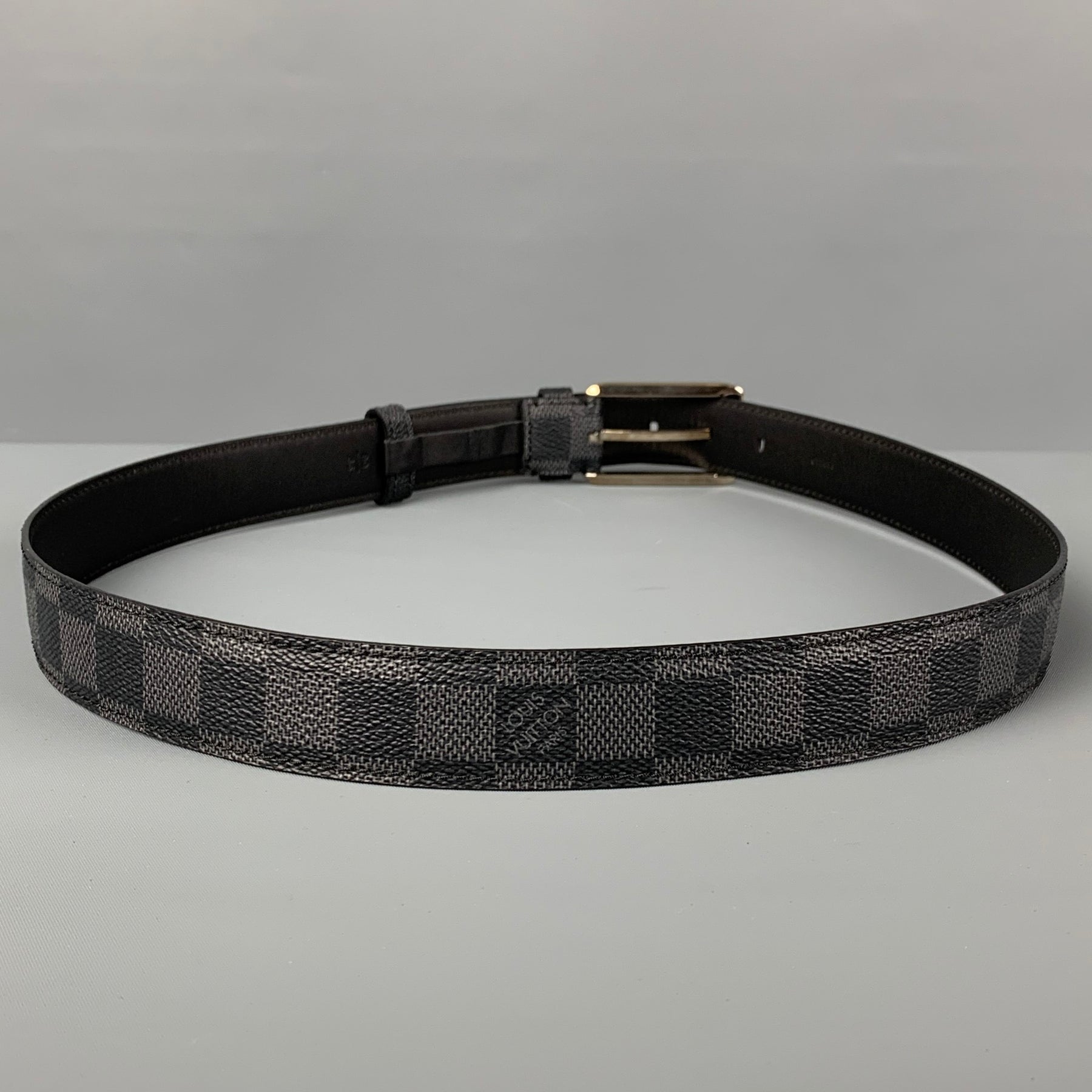 LOUIS VUITTON Size 36 Black Solid Leather Belt – Sui Generis