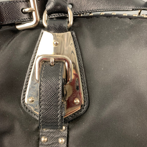 Sacs de sport en nylon avec garniture en cuir clouté noir PRADA