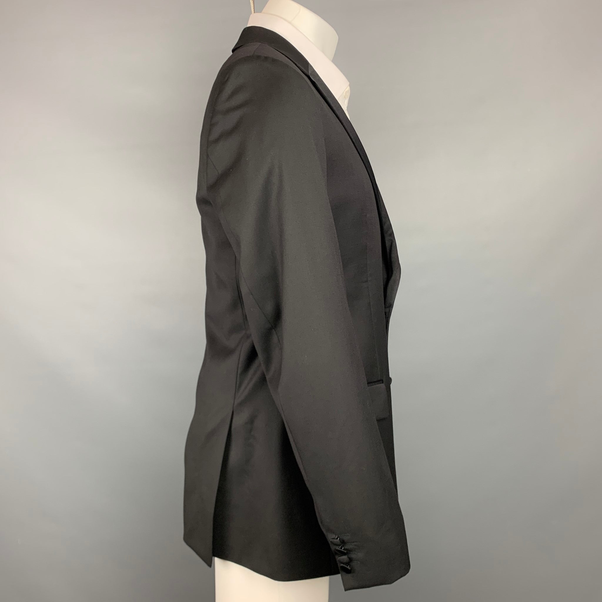 HUGO BOSS Super 120 Size 42 Regular Black Wool Notch Lapel Sport
