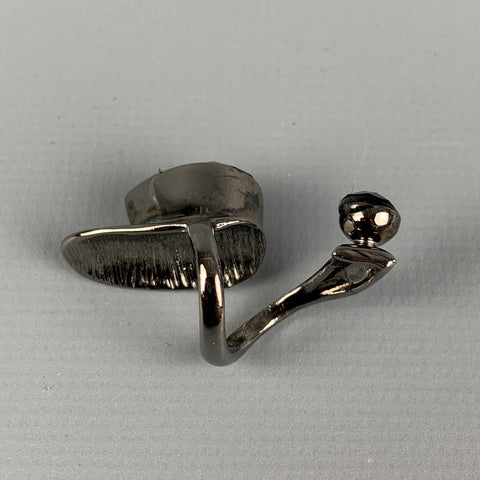 ON AURA TOUT VU PARIS  Black Gunmetal Crystal Fingernail Ring