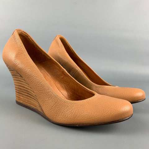 LANVIN Talla 8 Zapatos de tacón con cuña de cuero texturizado color canela