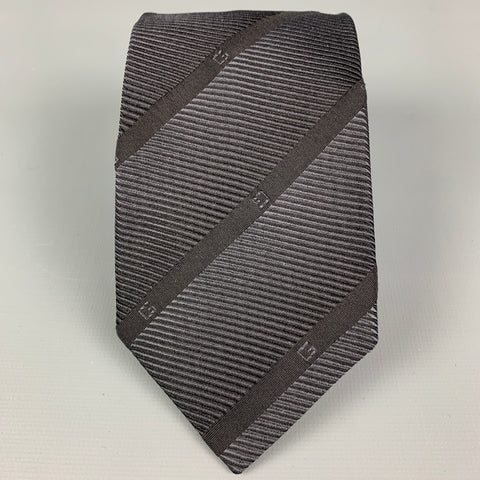 Corbata de seda con rayas diagonales negras sobre negro de GUCCI