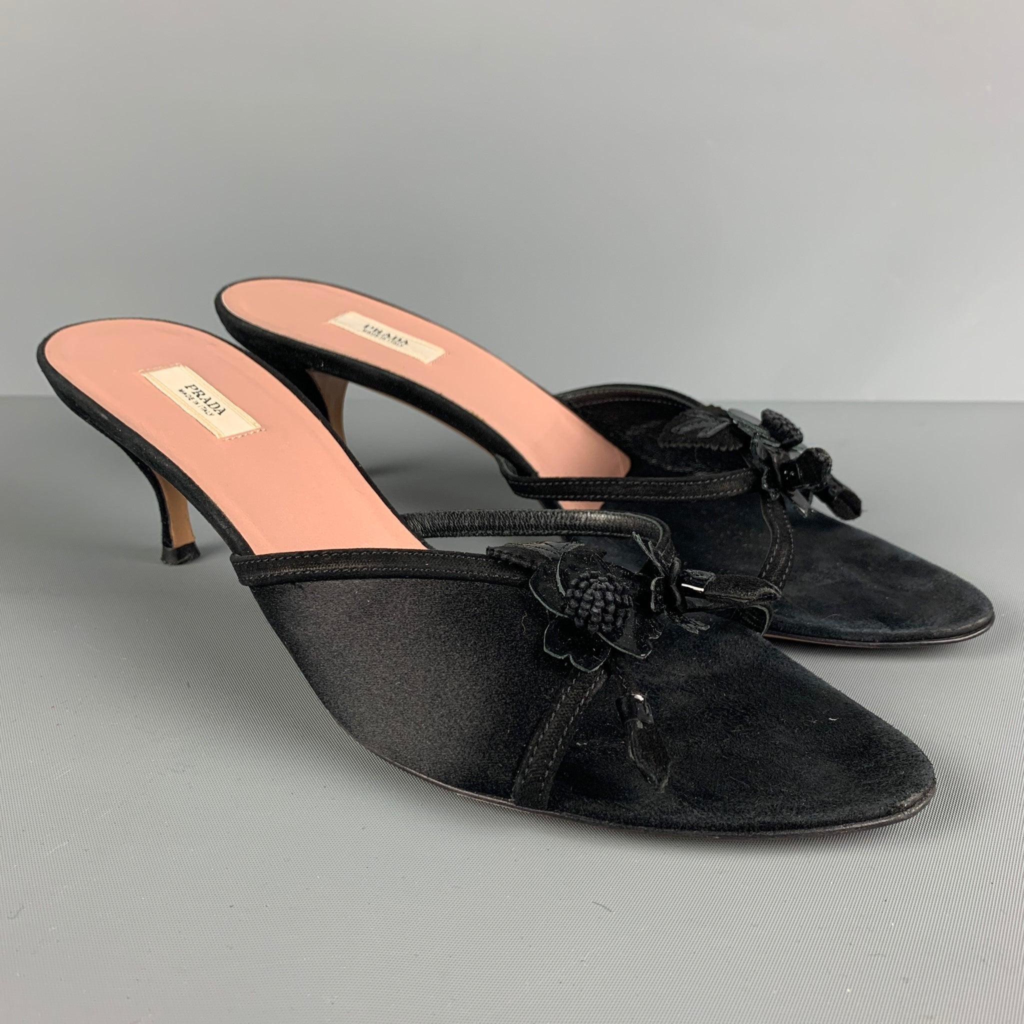 PRADA ヒール PRADA Size 8 Black Silk Aplique Patent Leather Kitten Heel