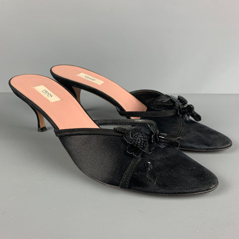 PRADA Talla 8 Sandalias de tacón de gatito de charol con aplicación de seda negra