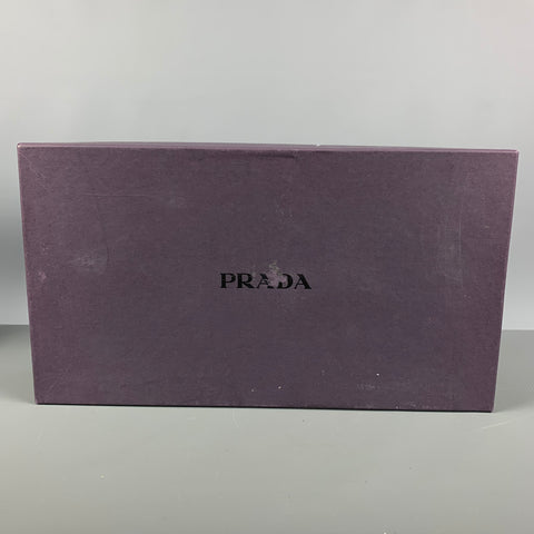 PRADA Talla 10.5 Zapatos con cordones y punta cuadrada de cuero negro