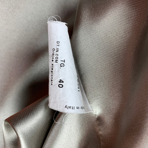 ARMANI COLLEZIONI Taille 4 Blouse à volants en soie satinée argentée à col en V