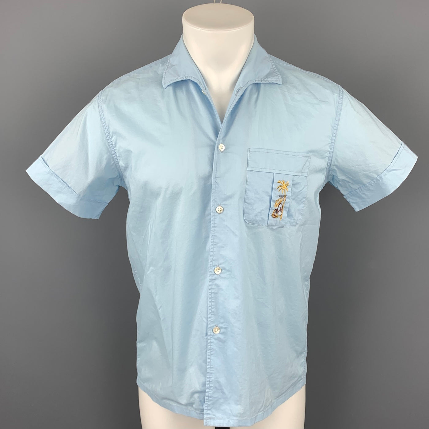 RWCHE Size M Light Blue Cotton Button Up Short Sleeve Shirt