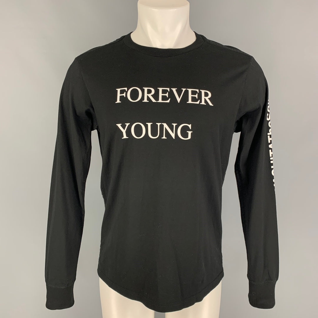 TAKAHIROMOIYASHITA Talla XS Camiseta de algodón con estampado Forever Young en blanco y negro