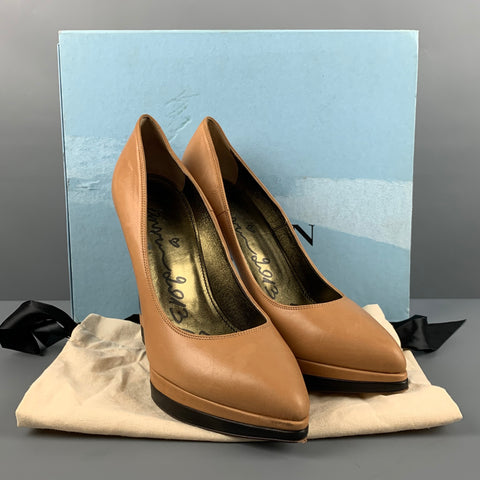LANVIN Talla 9.5 Zapatos de tacón con cuña de cuero transparente beige
