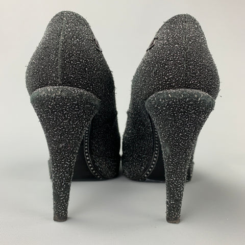 CHANEL Talla 7 Zapatos de tacón con textura brillante color carbón y gris
