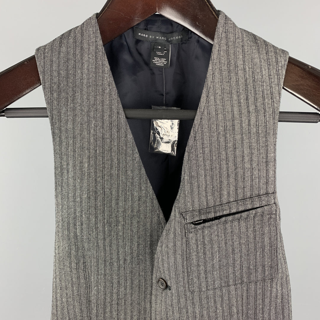 MARC by MARC JACOBS Taille S Gilet boutonné en laine à rayures grises (intérieur)