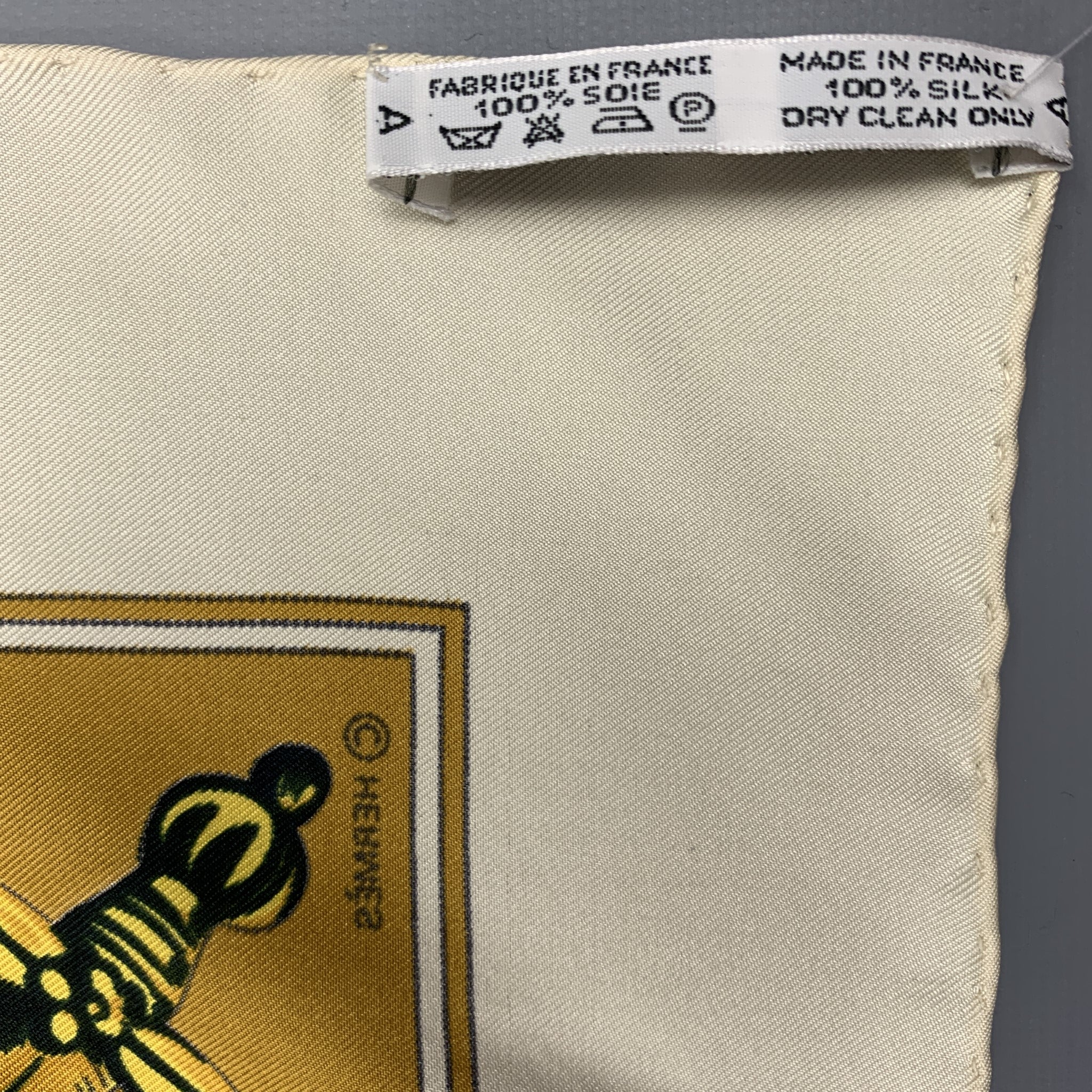 HERMES LE TAROT Beige Silk Scarf – Sui Generis Designer Consignment