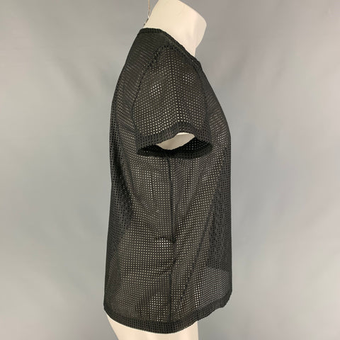 COLECCIÓN CALVIN KLEIN Talla M Camiseta negra con cuello redondo y corte láser 