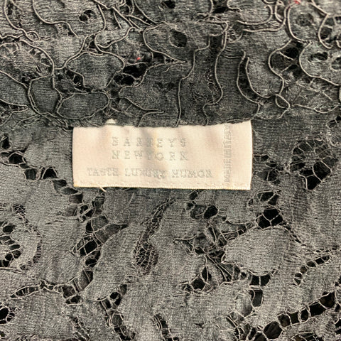 BARNEY'S NEW YORK Camisa con tapeta oculta de encaje negro Talla M