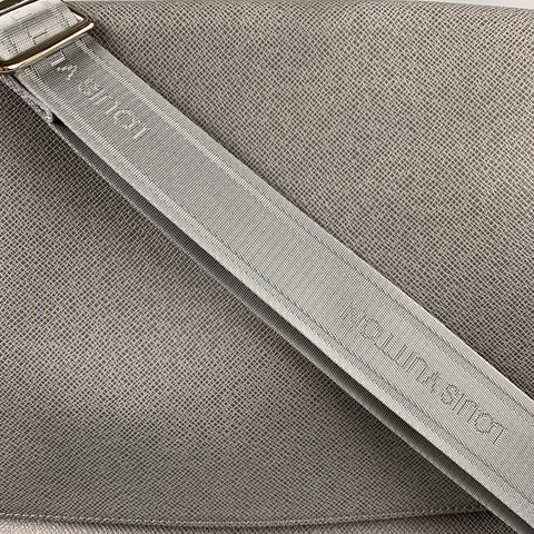 LOUIS VUITTON Grey Leather Taiga Roma MM Messenger Bag