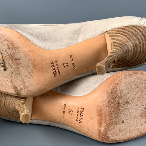 Zapatos de tacón peep toe jaspeados de cuero beige talla 7 de PRADA