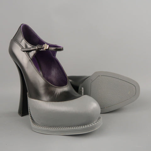 PRADA Talla 8.5 Zapatos Mary Jane con plataforma bañada en caucho gris y cuero negro