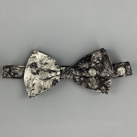 Vintage GIANNI VERSACE Silver & Black Jacquard Silk Cummerbund & Bow Tie Set