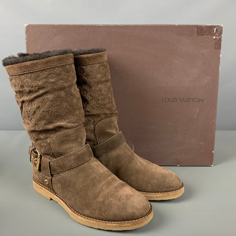 LOUIS VUITTON Talla 7 Botas sin cordones con logo de ante marrón