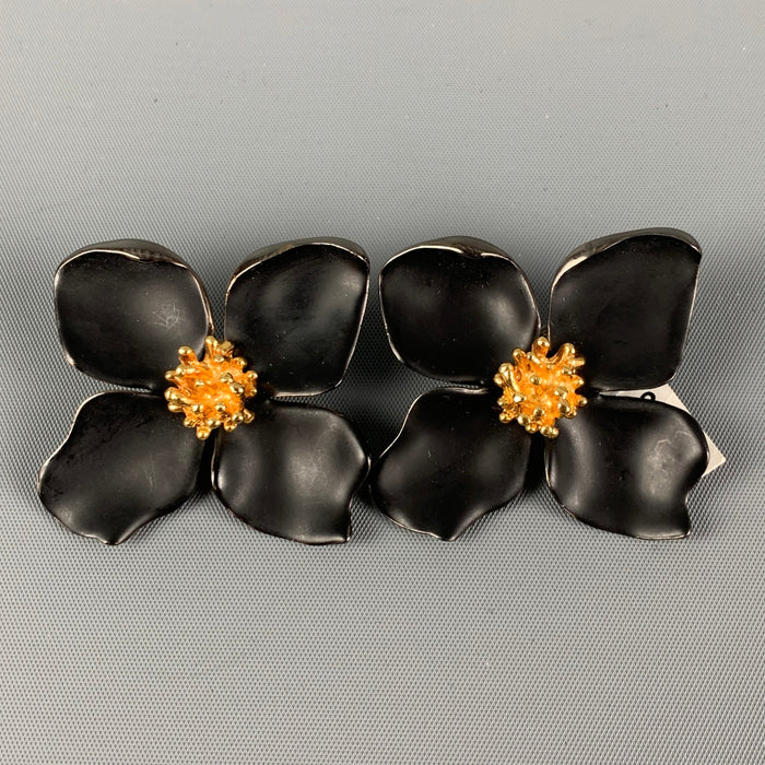 OSCAR DE LA RENTA Black Gold Floral Metal Clip On Earrings