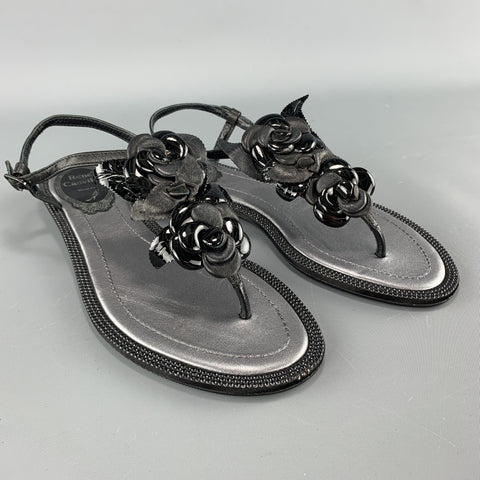 RENE CAOVILLA Talla 4 Sandalias con tachuelas de cristal y correa en T rosa de cuero negro