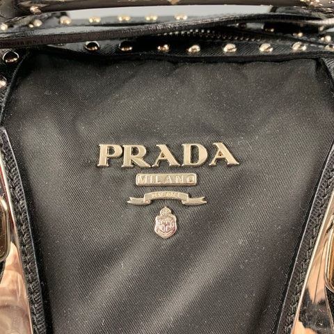 Sacs de sport en nylon avec garniture en cuir clouté noir PRADA