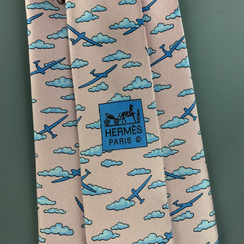 HERMES 5217 IA Corbata de seda con estampado de nubes azul claro rosa