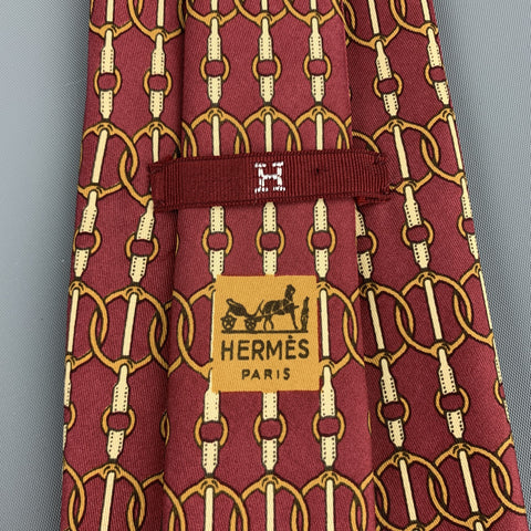 Vintage HERMES 597 SA Corbata de cuello de seda con aparejos de caballo de color borgoña y oro